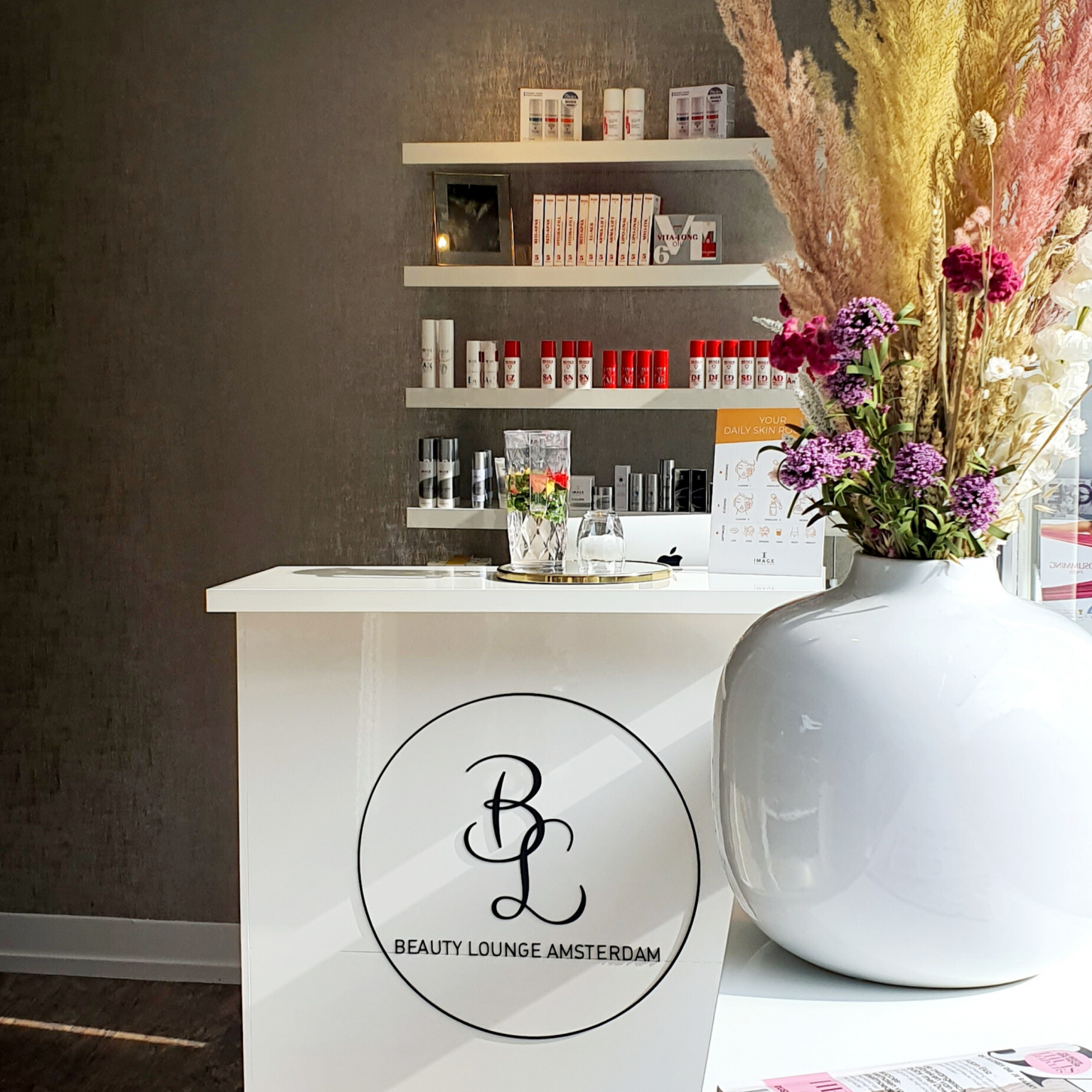 massage afspraak amsterdam facial afspraak amsterdam brow lash behandeling amsterdam beauty salon amsterdam de pijp